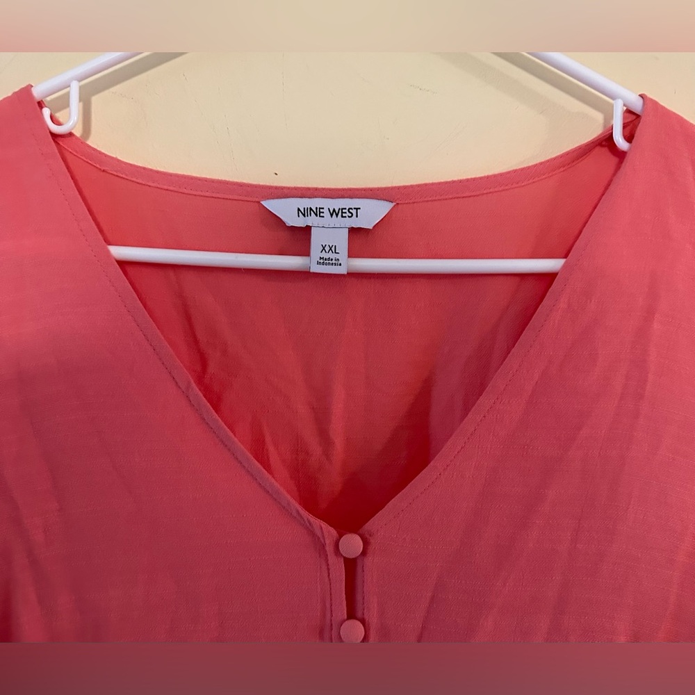 NINE WEST size XXL, pink, short butterfly sleeves,button up blouse. - Picture 3 of 7